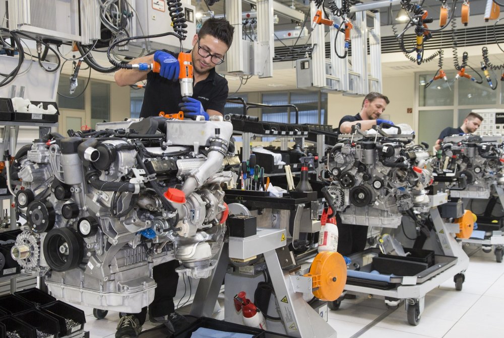 Daimler и Geely будут совместно выпускать двигатели. Renault останется за бортом? - «Daimler»