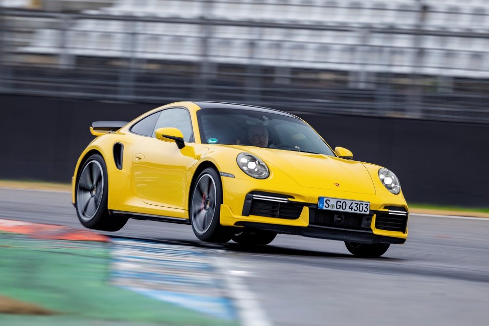 Синтетическое топливо позволит Porsche продавать машины с ДВС даже после их запрета - «Porsche»