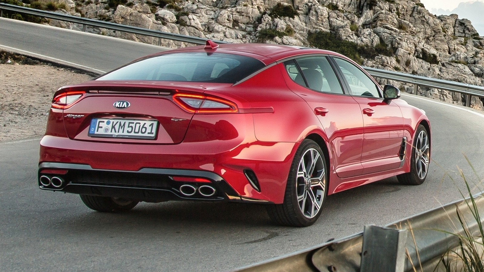 Фото автомобилей 2018 года. Киа Стингер 2018 новый. Kia Stinger 1. Kia Stinger 18. Kia Stinger gt 18.