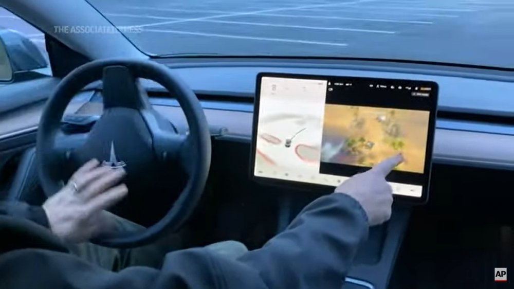 Tesla позволила водителям играть в видеоигры во время движения. Кто первым доиграется? - «Tesla»