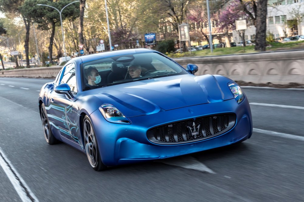 Maserati GranTurismo Folgore на новых фотографиях: за рулём — Карлос Таварес! - «Maserati»