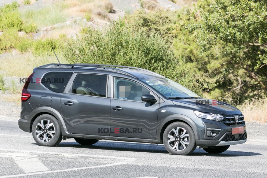 Dacia готовит новую версию Jogger: кросс-универсал проехался на камеру - «Renault»
