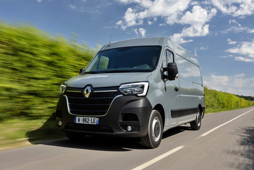 Renault Master E-Tech получил новую батарею: теперь более 200 км на одной зарядке - «Renault»