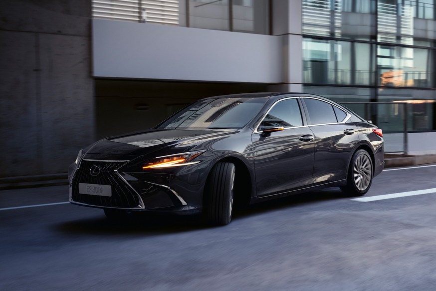 Седану Lexus ES досталась порция обновок к 2023 модельному году - «Lexus»