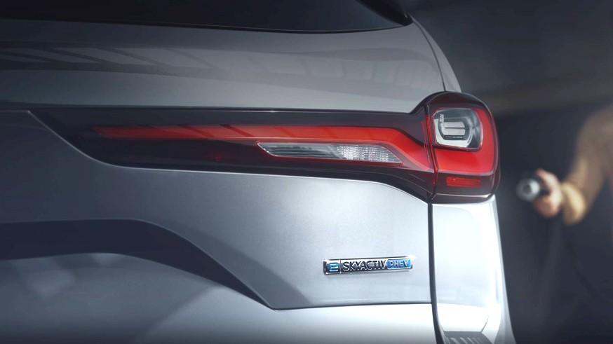 Mazda подтвердила, что CX-90 будет подключаемым гибридом: новый тизер трёхрядного кроссовера - «Mazda»