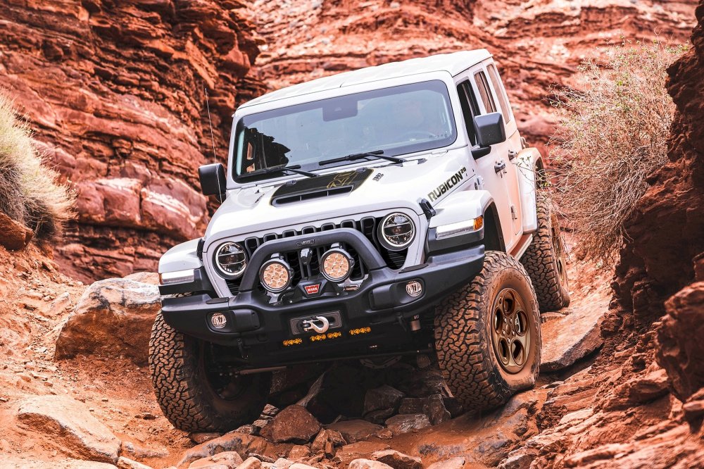 Больше хардкора: Jeep улучшил проходимость Wrangler Rubicon к юбилею модели - «Jeep»