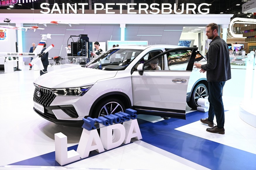 АВТОВАЗ провёл публичный показ кроссовера Lada X-Cross 5 - «FAW»