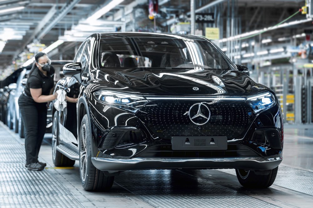 Mercedes-Benz перенесёт производство плохо продающегося EQS SUV из США в Германию - «Mercedes-Benz»