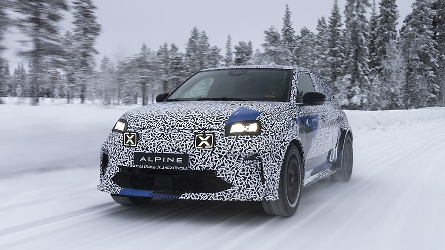 Хот-хэтч Alpine A290 готовится к скорой премьере: прототип отправили на зимние тесты - «Alpine»