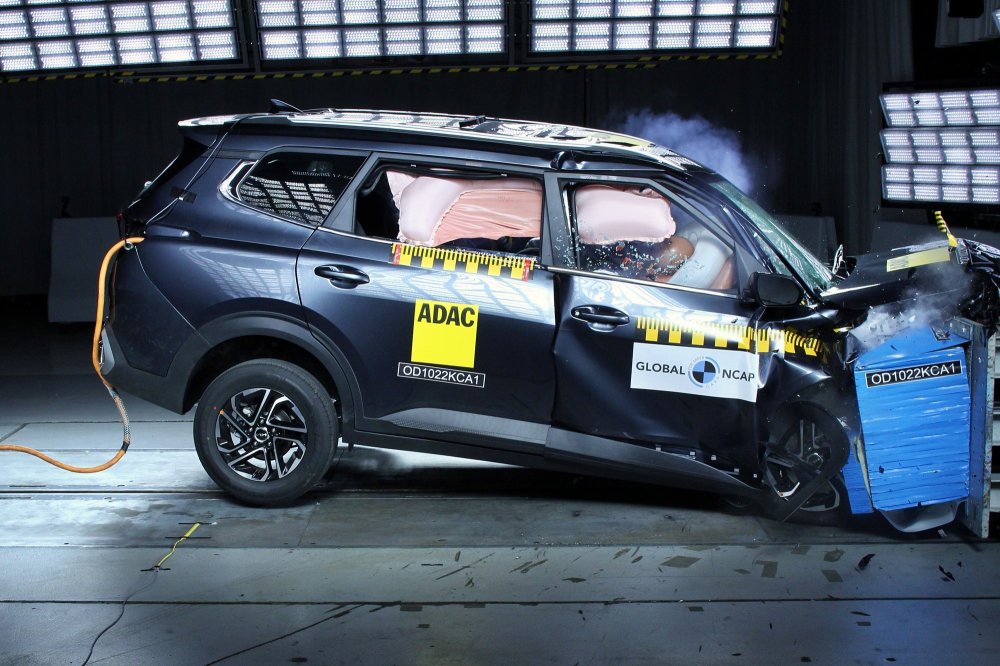 Новый Kia Carens в краш-тесте Global NCAP: оснащение хорошее, а защита слабая - «Mahindra»