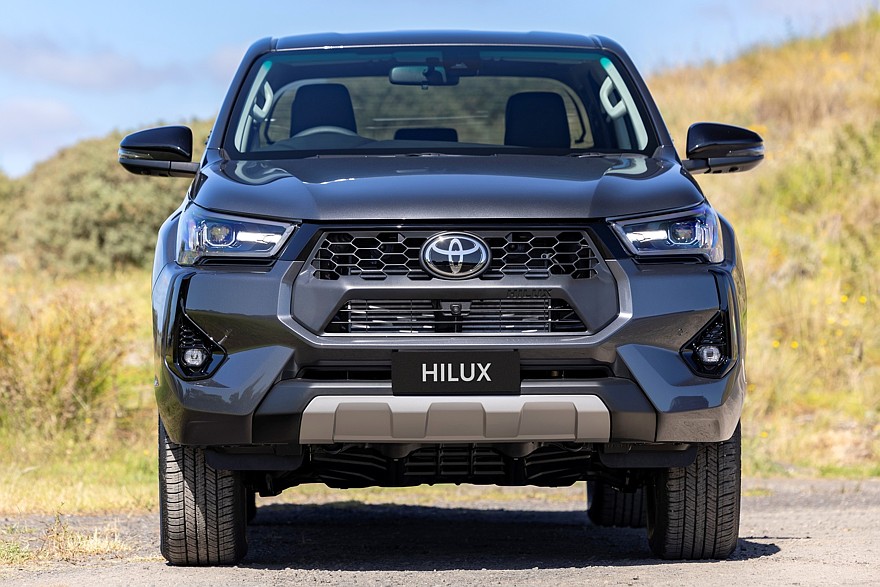Подробности о рестайлинговом Toyota Hilux: огрубевший передок и гибридизация дизеля - «Toyota»
