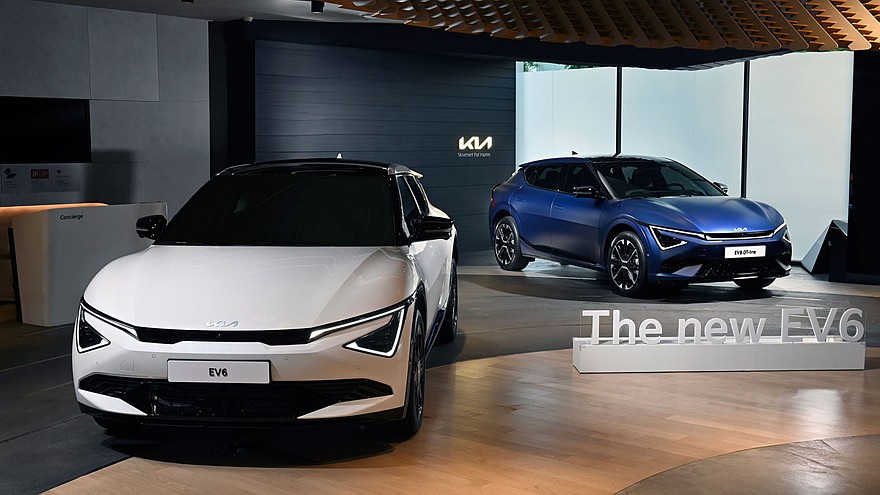 Обновлённый кроссовер Kia EV6 получил другую оптику, изогнутый дисплей и более ёмкую батарею - «Kia»