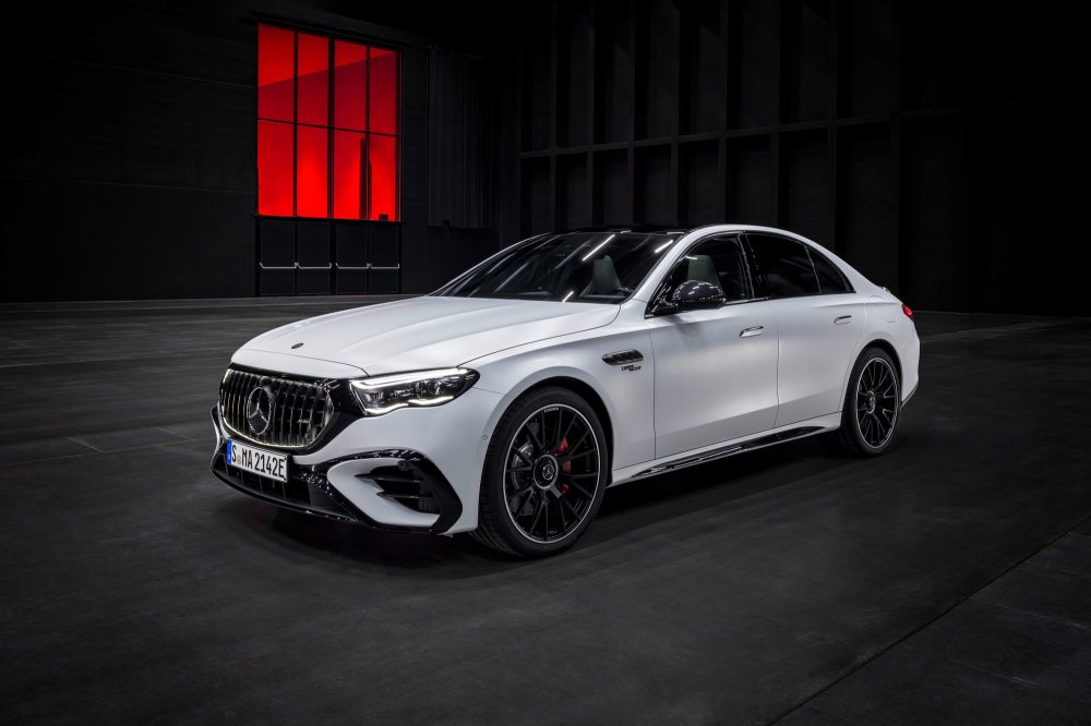 Новый Mercedes-AMG E 53 Hybrid: полный привод и большая батарея для рутинных поездок - «Mercedes-AMG»