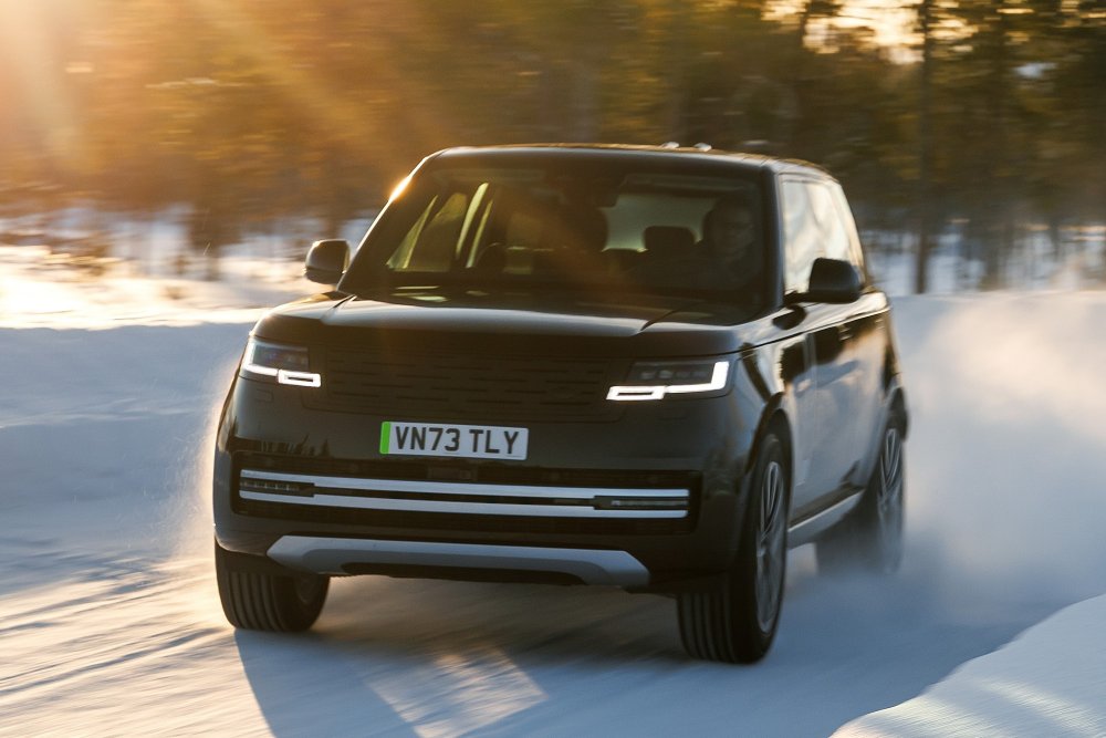 Range Rover Electric показался во весь рост: вес под три тонны и динамика спорткара - «Land Rover»