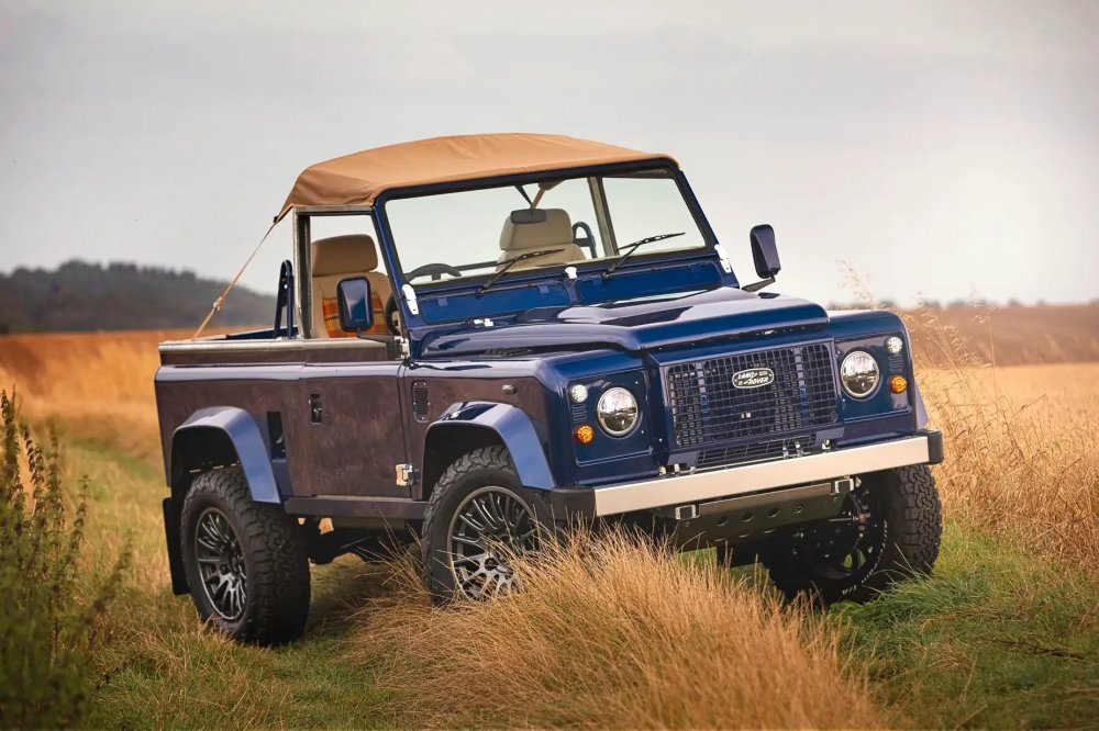 Рестомод Land Rover Defender от Kingsley Re-Engineered: деревенский шик с мотором V8 - «Land Rover»