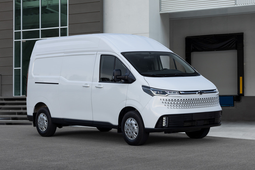 General Motors снова позаимствовал модель у китайцев: встречаем Chevrolet Express Max - «Maxus»