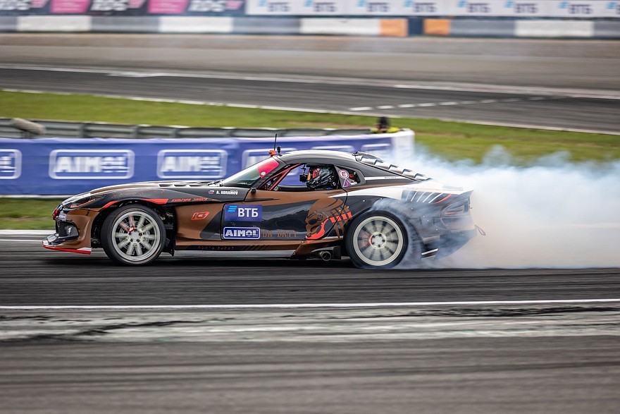 Четыре топливных насоса для 1646 лошадиных сил: тюнинг Dodge Viper SRT для RDS GP - «Тюнинг»