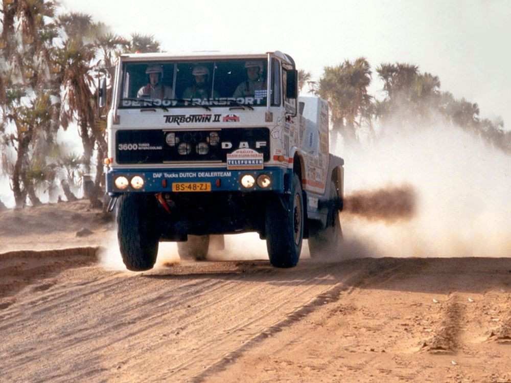 DAF TurboTwin: грузовой монстр, каких Дакар уже не увидит никогда - «DAF»