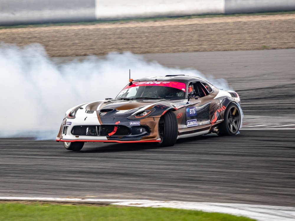 Четыре топливных насоса для 1646 лошадиных сил: тюнинг Dodge Viper SRT для RDS GP - «Тюнинг»