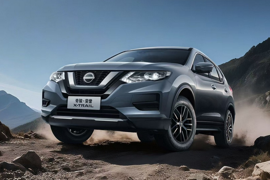 Предыдущему Nissan X-Trail продлили конвейерную жизнь: кроссовер получил новый салон - «Nissan»