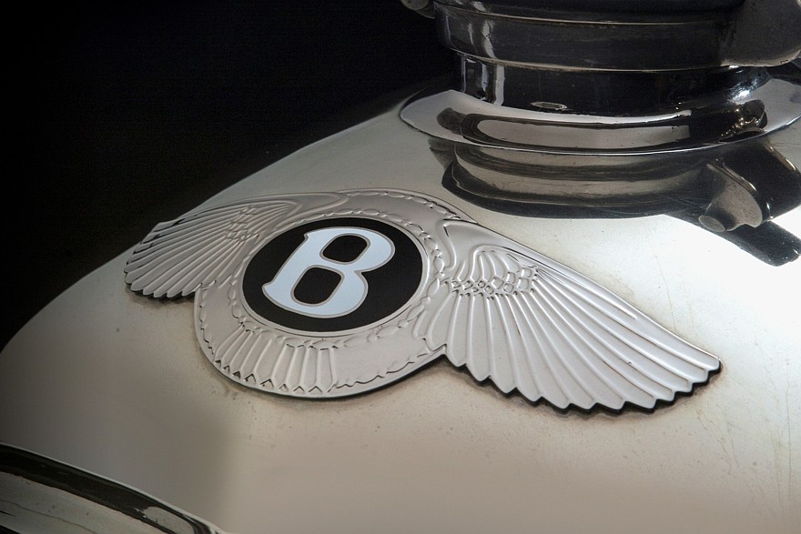 Крылья без бороды: Bentley показала новую эмблему перед дебютом эпохальной новинки - «Bentley»