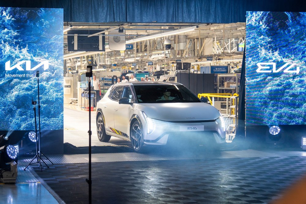На замену Kia Ceed: в Словакии стартовало производство хэтчбека Kia EV4 - «Kia»