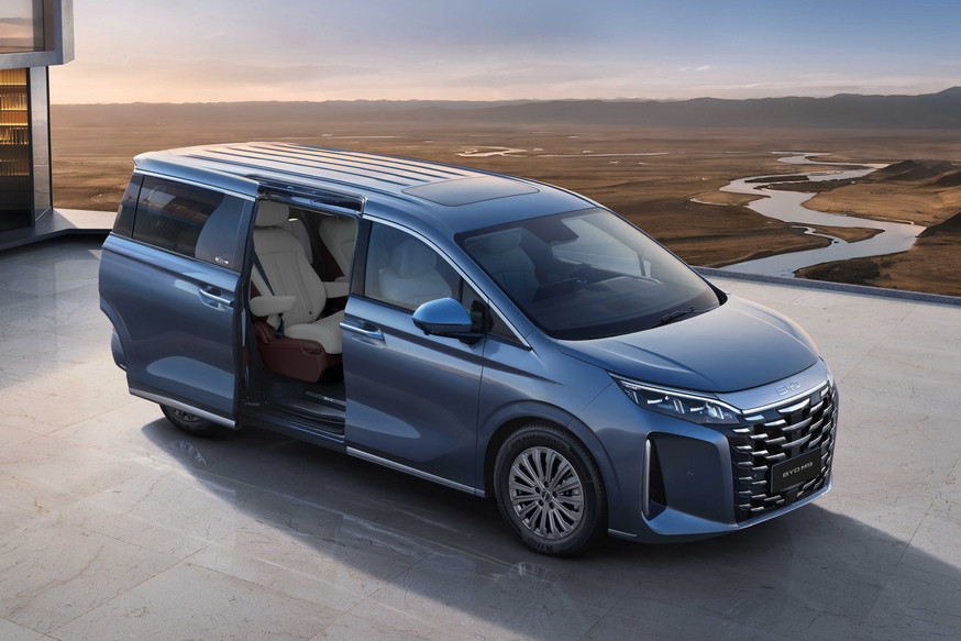 Представлен экспортный минивэн BYD M9: пока не со всеми фишками - «BYD»