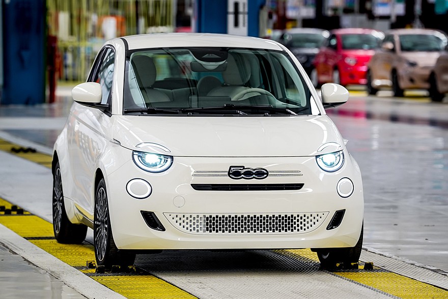 Итальянцы показали новый бензиновый Fiat 500 со старым мотором - «Fiat»