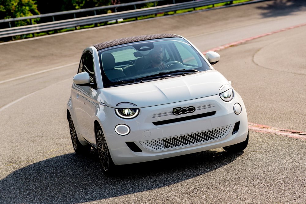Итальянцы показали новый бензиновый Fiat 500 со старым мотором - «Fiat»