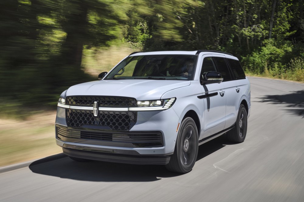 Новый Lincoln Navigator получил внешность в актуальном фирменном стиле и другой салон - «Lincoln»