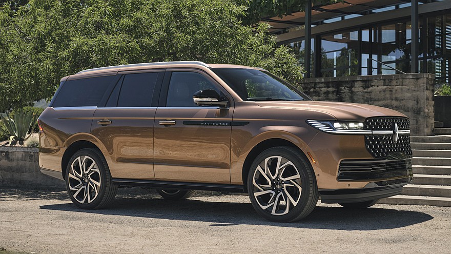 Новый Lincoln Navigator получил внешность в актуальном фирменном стиле и другой салон - «Lincoln»