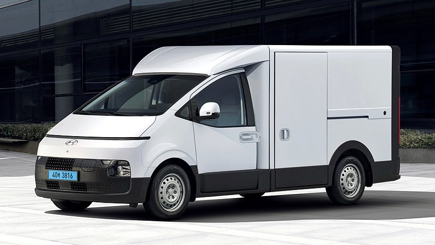 Iveco eMoovy: электрический грузовичок с кабиной от минивэна Hyundai Staria - «Iveco»