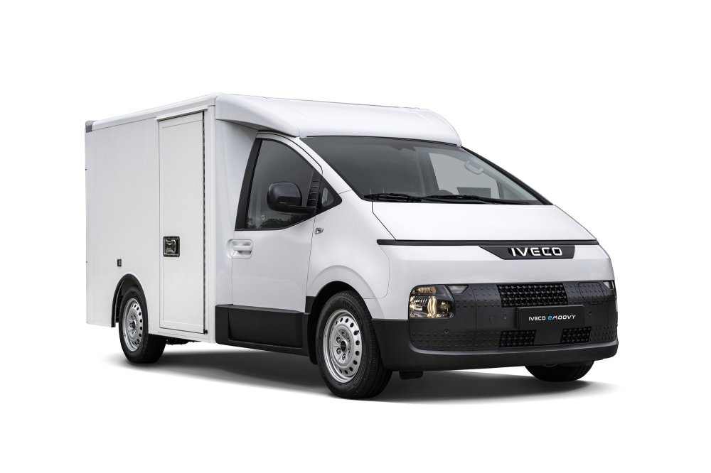 Iveco eMoovy: электрический грузовичок с кабиной от минивэна Hyundai Staria - «Iveco»