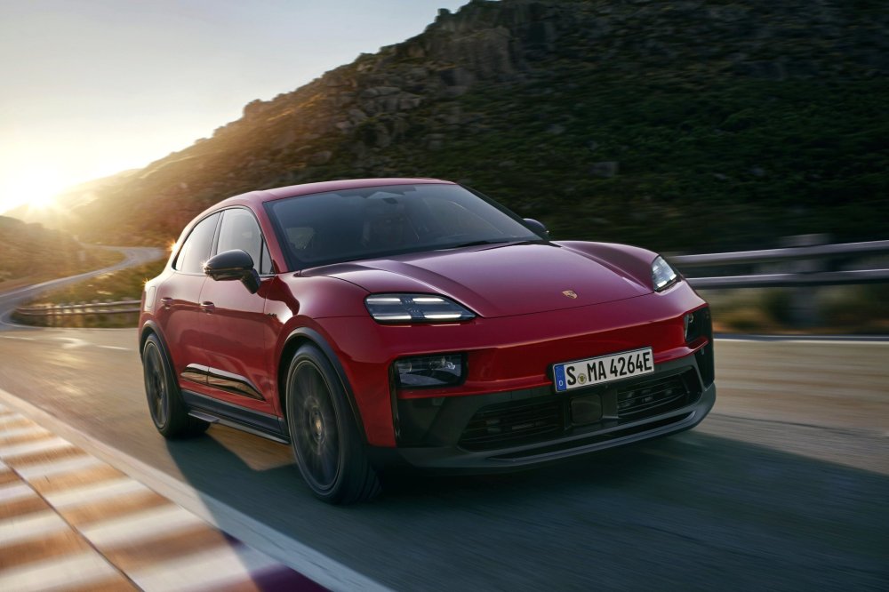 Porsche Macan EV обзавёлся драйверской версией GTS: заниженная подвеска и яркий декор - «Porsche»