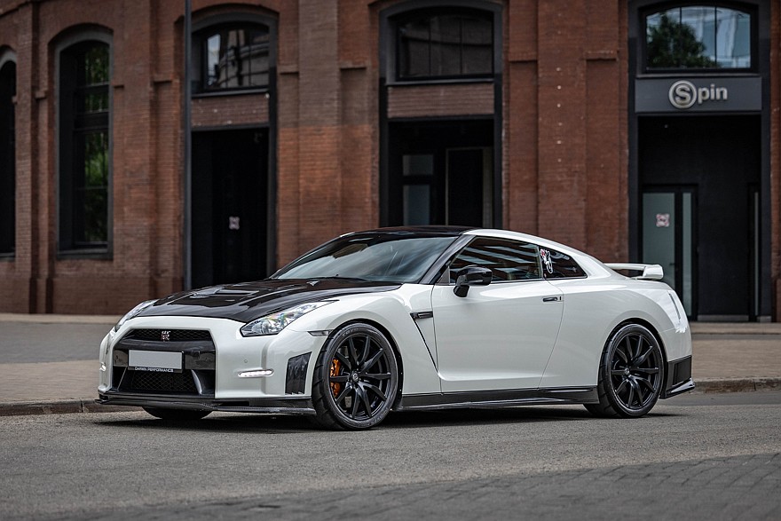 Четырехколесный мотоцикл: опыт владения Nissan GT-R R35 - «Nissan»