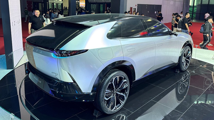 Mazda EZ-60: китайская платформа, большое табло в салоне и глобальные амбиции - «Mazda»