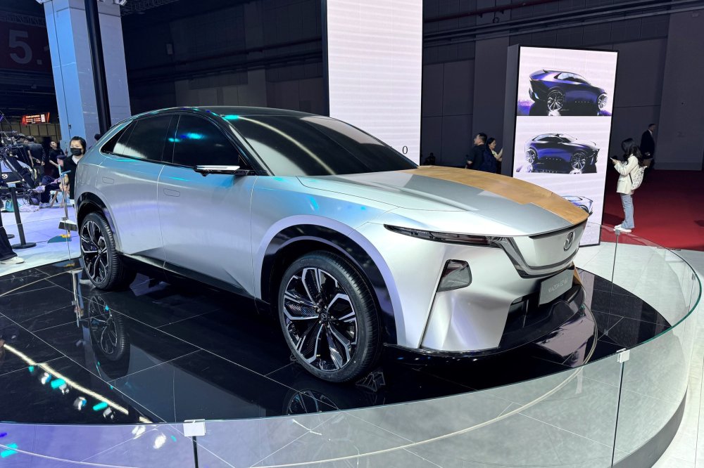 Mazda EZ-60: китайская платформа, большое табло в салоне и глобальные амбиции - «Mazda»