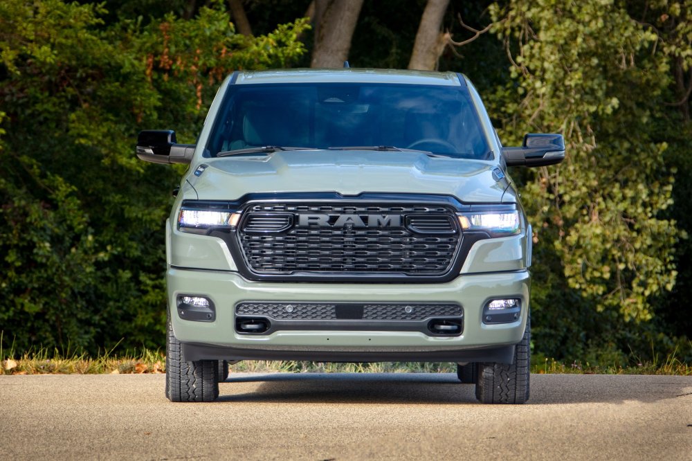 Ram скоро представит две SRT-модели и готовит свой первый большой внедорожник - «Ram»