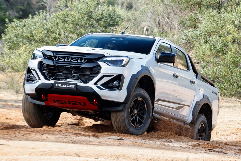 У пикапа Isuzu D-Max появилась новая топовая версия Blade, цена известна - «Isuzu»
