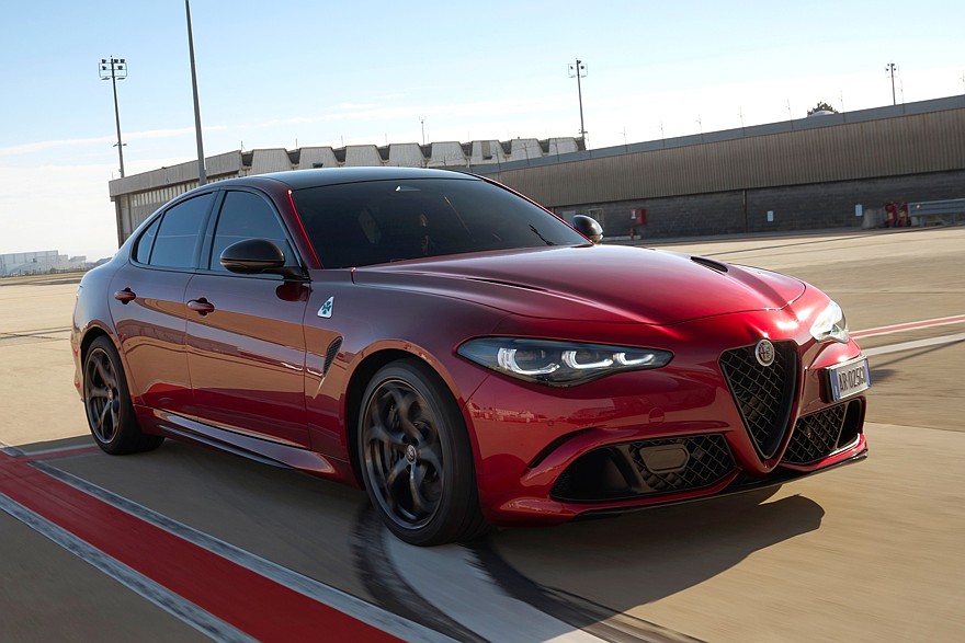 Топовые Alfa Romeo Giulia и Stelvio c V6 обзавелись спецверсиями Collezione - «Alfa Romeo»