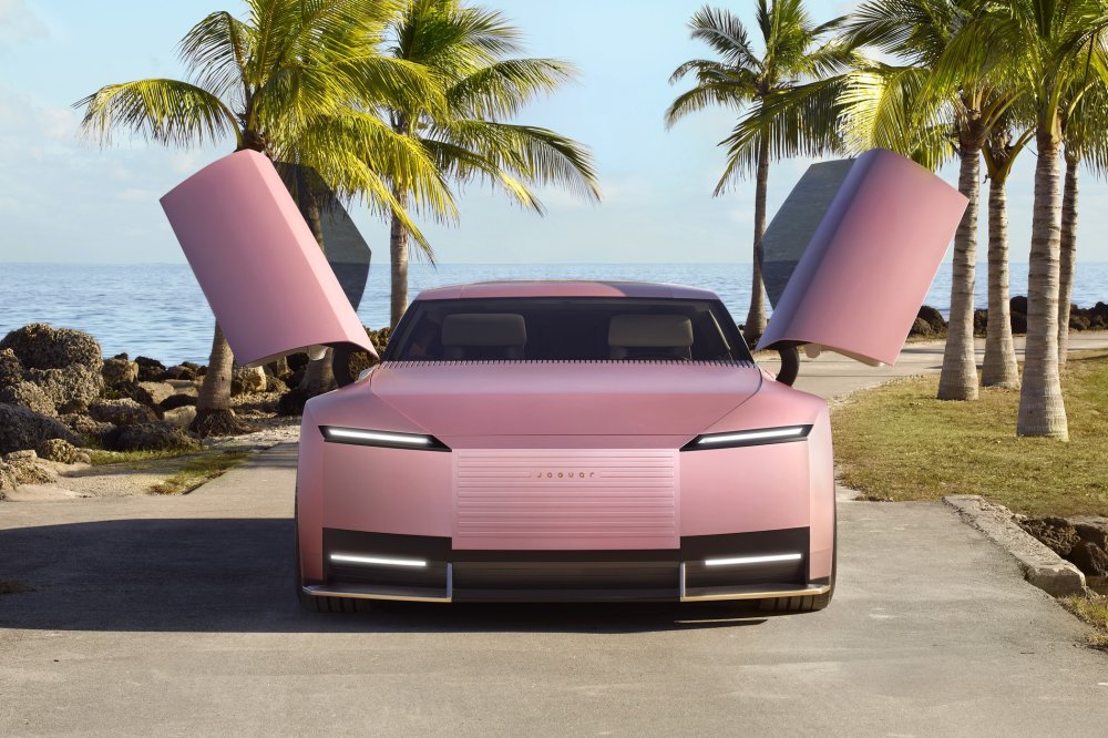 За новый Jaguar ответил: JLR жёстко уволила главного дизайнера Джерри Макговерна - «Jaguar»