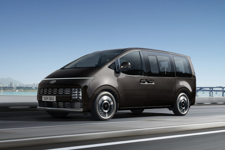 Обновлённое семейство Hyundai Staria: декор, экраны побольше и физические кнопки - «Hyundai»