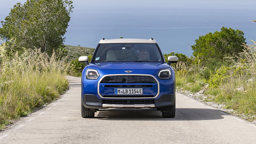 Mini освежила технику и увеличила дальнобойность кроссовера Countryman - «MINI»