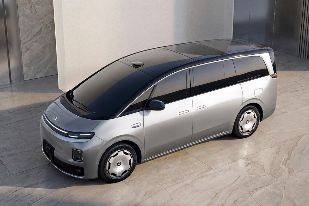 Leapmotor отметила юбилей анонсом минивэна D99 и продажей части акций концерну FAW - «Hongqi»