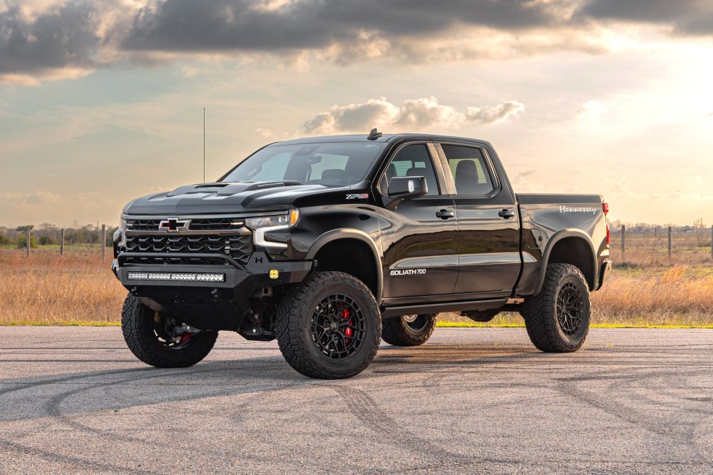 Масл-трак Hennessey Chevrolet Silverado ZR2 Goliath 700: Голиаф против рептилоидов - «Chevrolet»