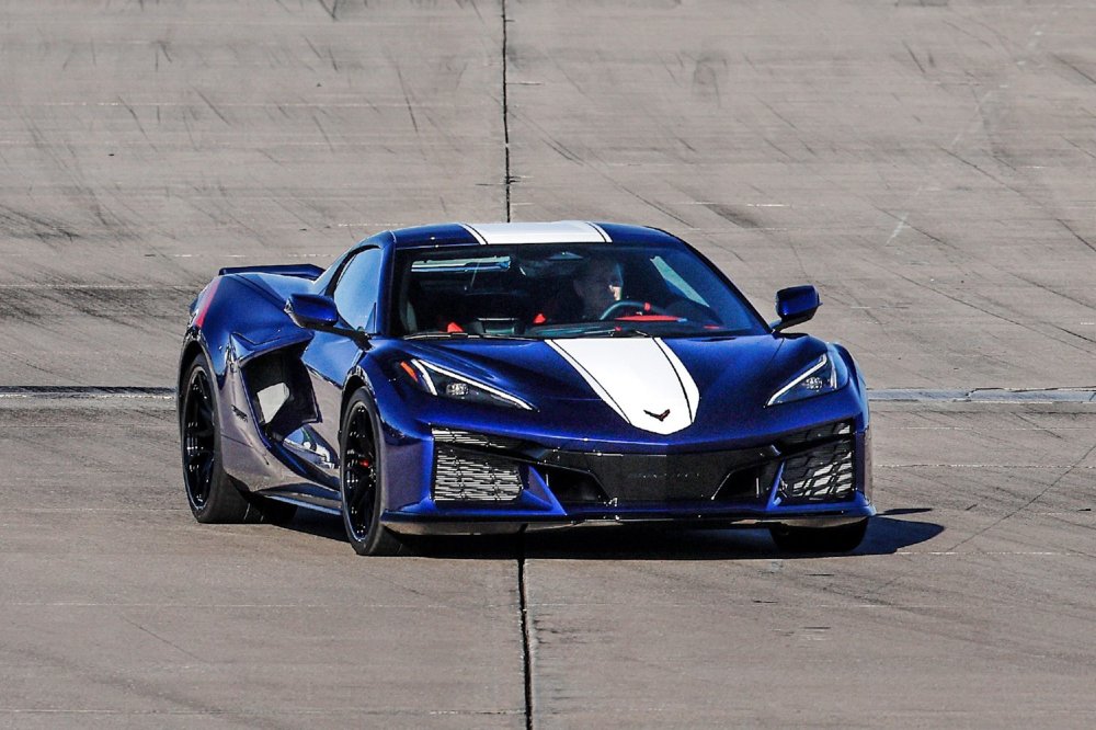 Новый Chevrolet Corvette Grand Sport с новым V8 показался на первых фотографиях - «Chevrolet»