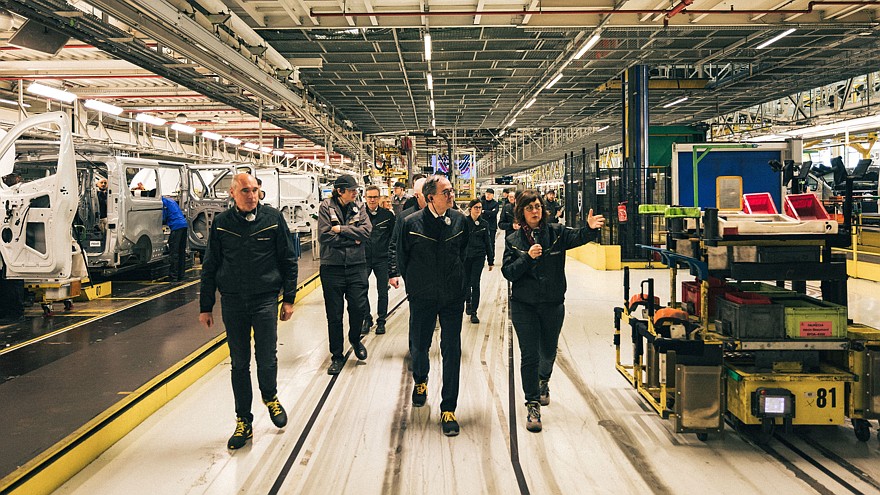 Новый план развития Renault Group: 36 новинок до 2030 года и урезание расходов везде - «Renault»