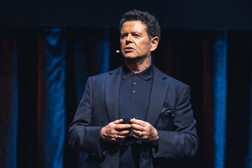 Jaguar Land Rover наконец-то подтвердила увольнение исчезнувшего главного дизайнера - «Land Rover»