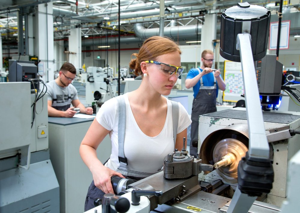 Stellantis сокращает больше трети инженеров в штаб-квартире Opel в Рюссельсхайме - «Opel»