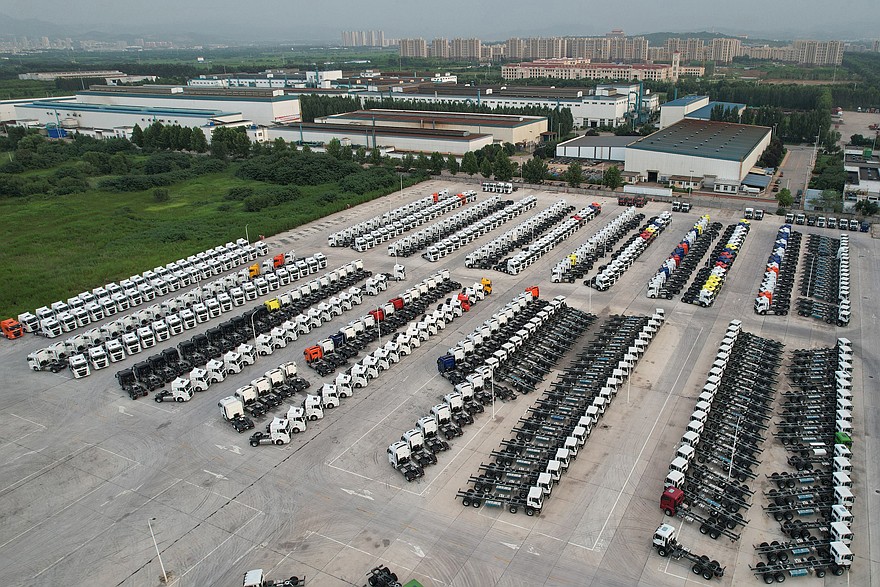 Sinotruk запрягает: китайская «тройка» вместо европейской «семерки» - «Грузовики и автобусы»